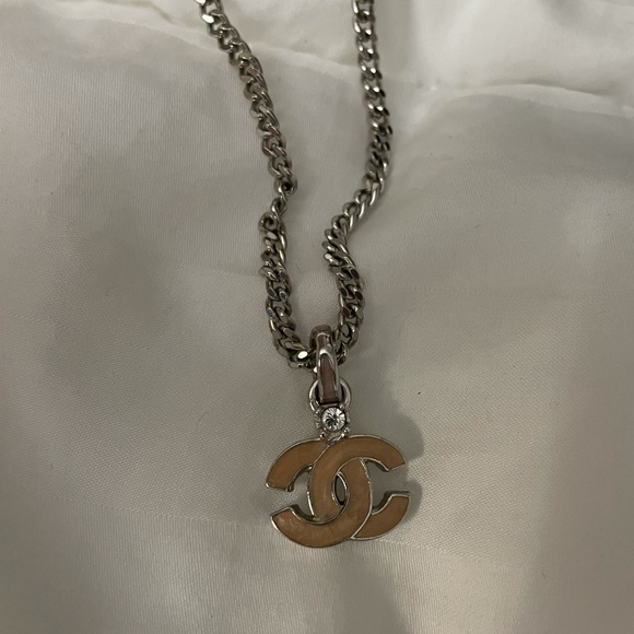 Chanel - Picture 4 of 6